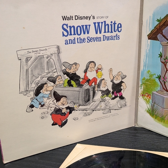 Disney Snow White Vinyl Record - Multicolor - Picture 4 of 5